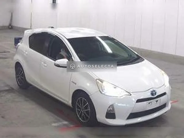 Toyota Aqua 2012, auction grade R