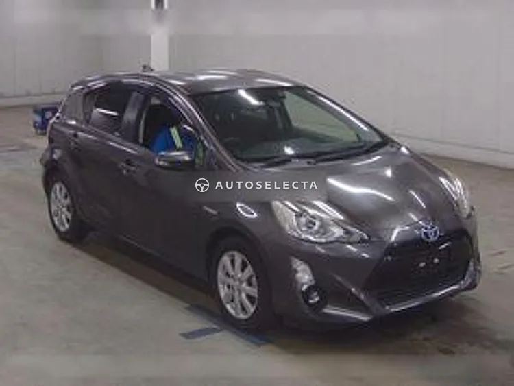 Toyota Aqua 2016, photo 1 of 6