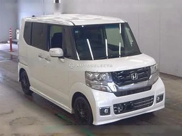 Honda N-BOX Custom 2017, auction grade 4.5