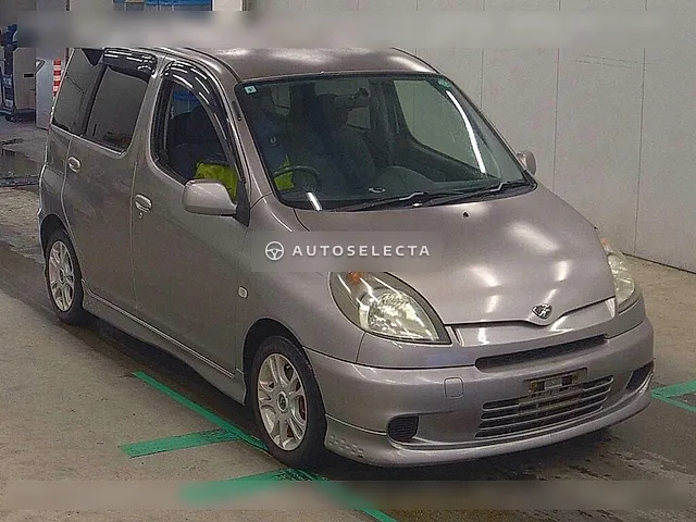 Toyota Funcargo 2001, auction grade 3