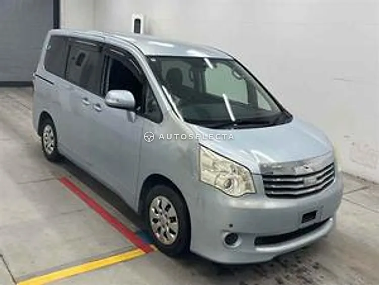 Toyota Noah 2011, photo 1 of 1