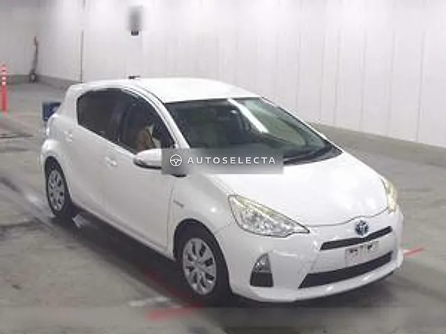 Toyota Aqua 2013, auction grade R