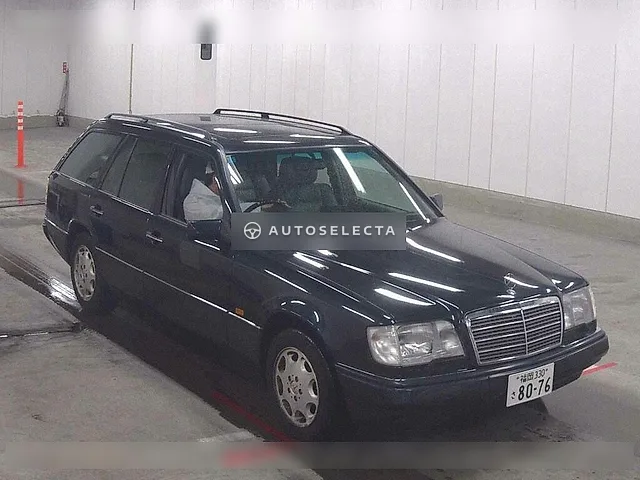 Mercedes-Benz E-Class Station Wagon 1995, auction grade 4