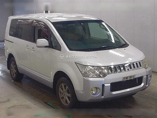 Mitsubishi Delica D:5 2009, auction grade 3.5