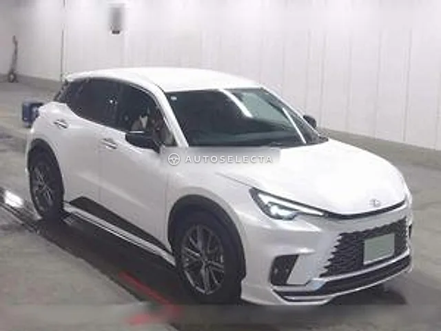 Lexus LBX 2024, auction grade 5