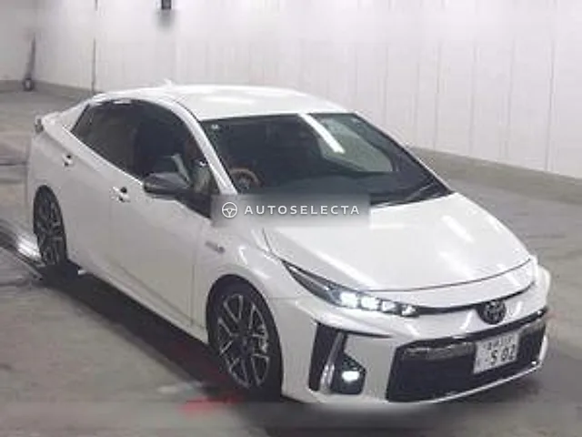 Toyota Prius PHV GR Sport 2018, auction grade 4.5