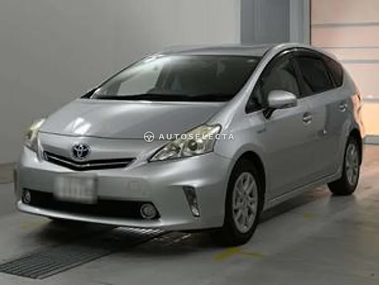 Toyota Prius Alpha 2013, photo 1 of 1