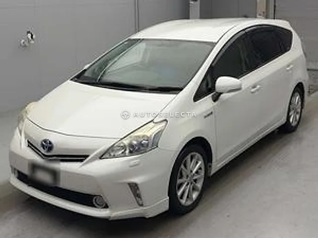 Toyota Prius Alpha 2012, auction grade RA