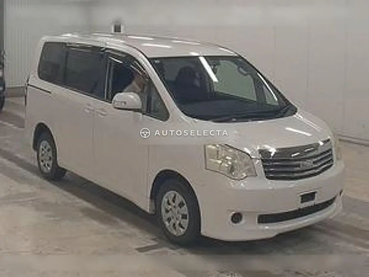 Toyota Noah 2012, photo 1 of 1