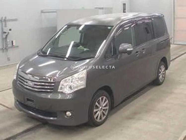 Toyota Noah 2013, photo 1 of 1