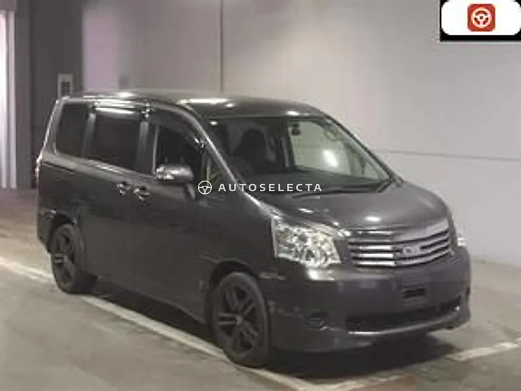 Toyota Noah 2012, photo 1 of 1