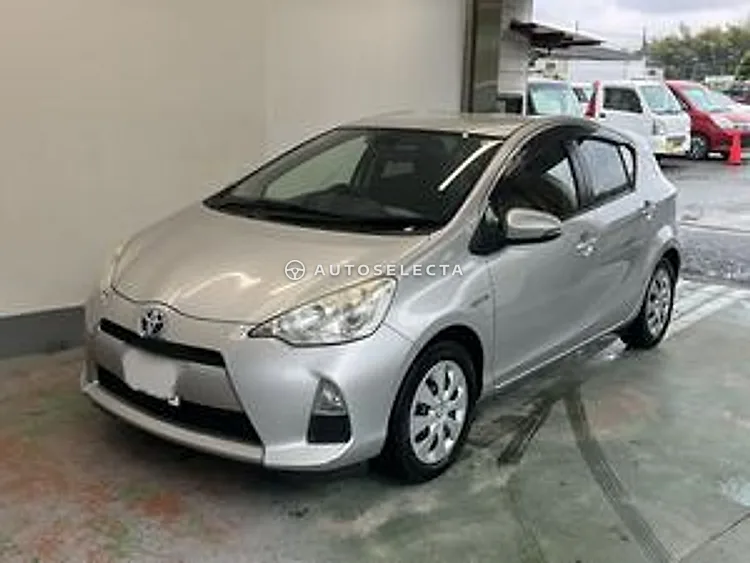 Toyota Aqua 2013, photo 1 of 1
