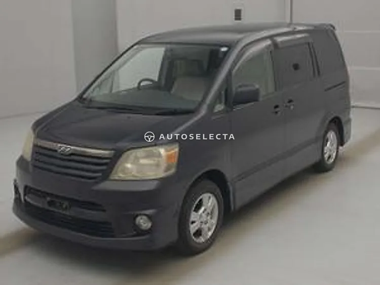 Toyota Noah 2003, photo 1 of 1
