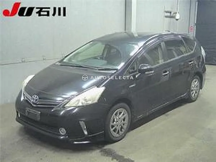 Toyota Prius Alpha 2013, photo 1 of 1