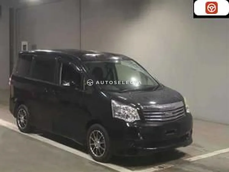 Toyota Noah 2014, photo 1 of 1