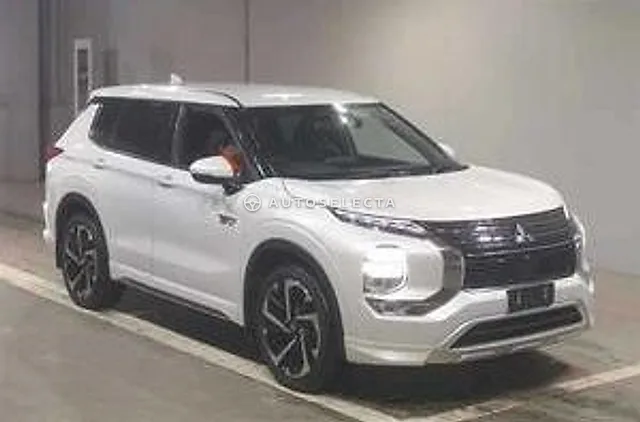 Mitsubishi Outlander PHEV 2023, auction grade 5