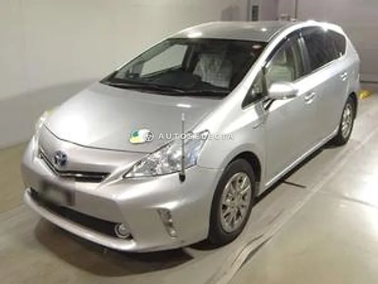 Toyota Prius Alpha 2013, photo 1 of 1