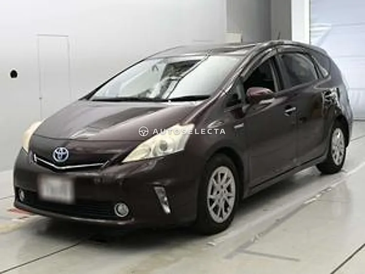 Toyota Prius Alpha 2013, photo 1 of 1