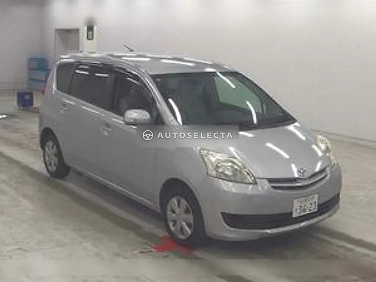 Toyota Passo Sette 2009, photo 1 of 1