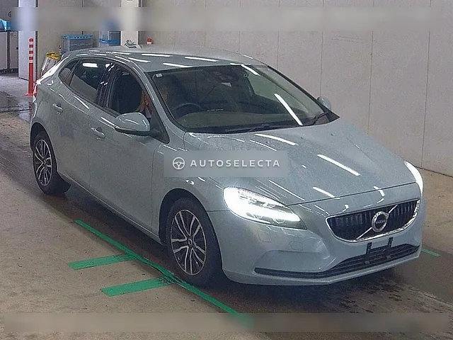 Volvo V40 2018, auction grade 4