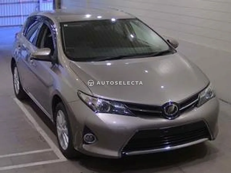 Toyota Auris 2013, photo 1 of 1
