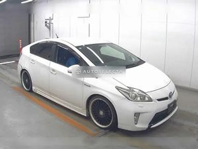 Toyota Prius 2015, auction grade 3.5