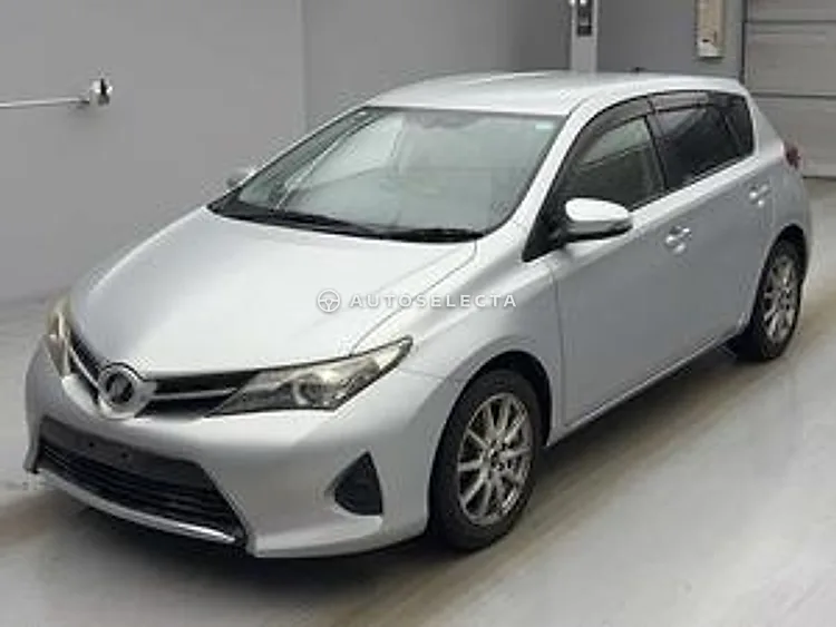 Toyota Auris 2013, photo 1 of 1