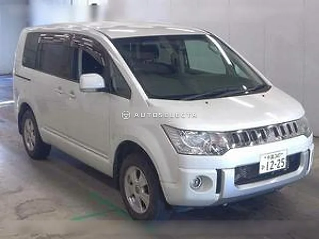 Mitsubishi Delica D:5 2014, auction grade 3.5