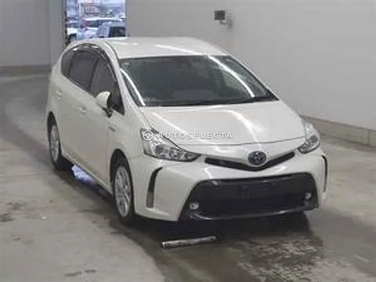 Toyota Prius Alpha 2019, photo 1 of 1