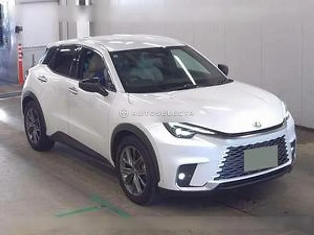 Lexus LBX 2025, auction grade 5